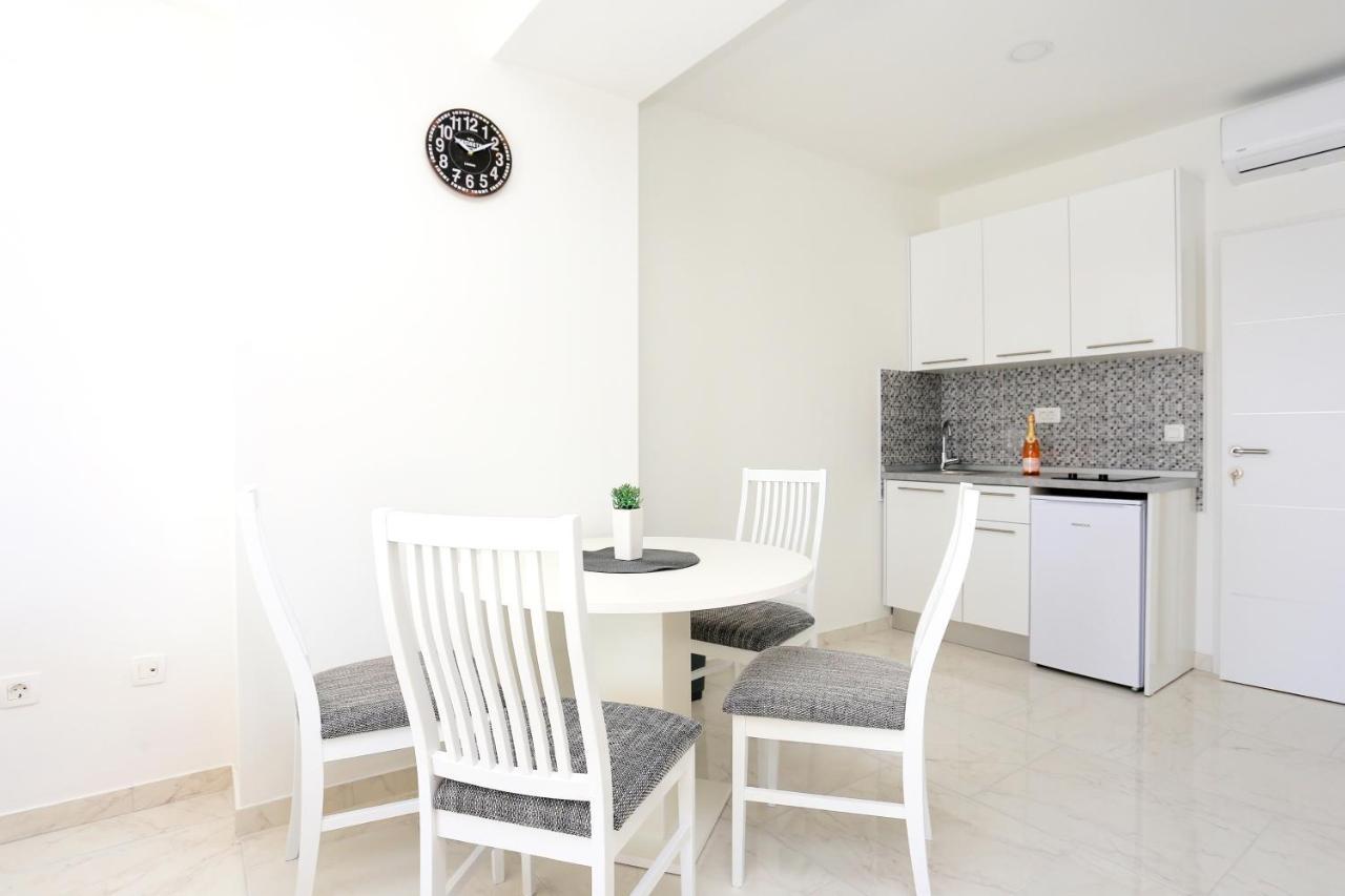 Family Friendly Apartments With A Swimming Pool Zivogosce - Porat, Makarska - 18150 외부 사진