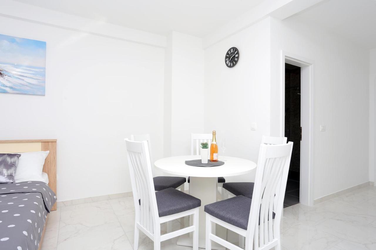 Family Friendly Apartments With A Swimming Pool Zivogosce - Porat, Makarska - 18150 외부 사진