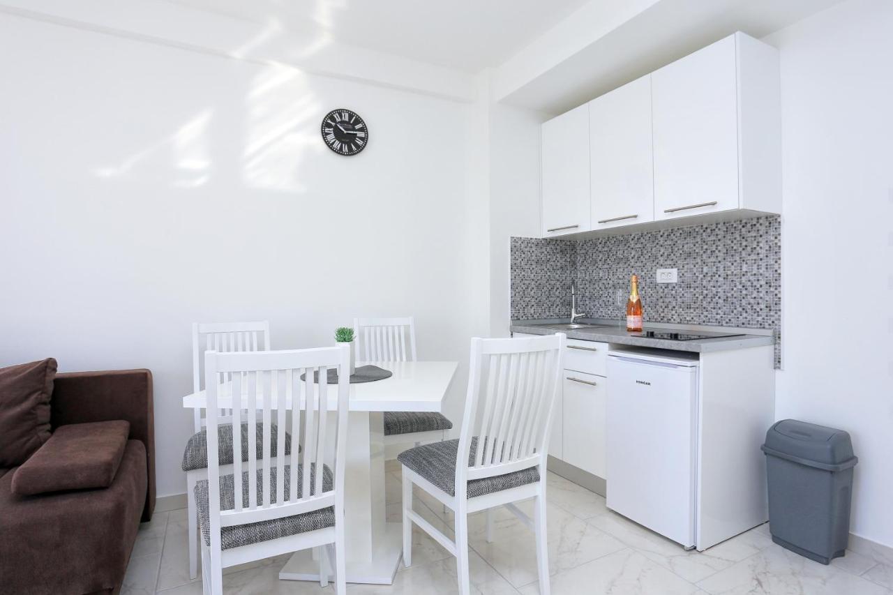 Family Friendly Apartments With A Swimming Pool Zivogosce - Porat, Makarska - 18150 외부 사진